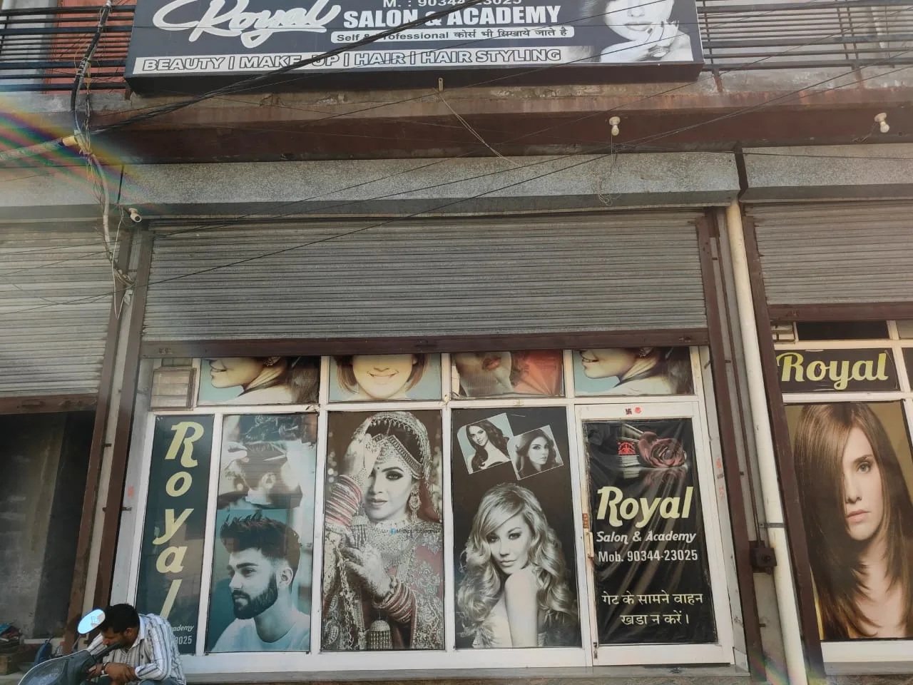 Royal Saloon & Academy